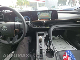 2023 Toyota Crown Limited – miniatura 10