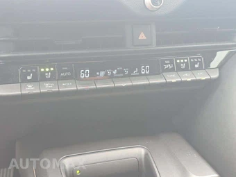 2023 Toyota Crown Limited – miniatura 32