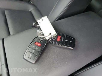 2023 Toyota Crown Platinum – miniatura 8