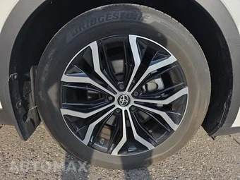 2023 Toyota Crown XLE - miniatura 9