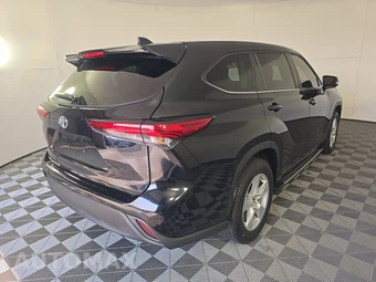 2023 Toyota Highlander L – miniatura 4