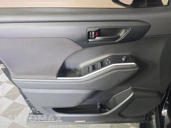 2023 Toyota Highlander L – miniatura 9