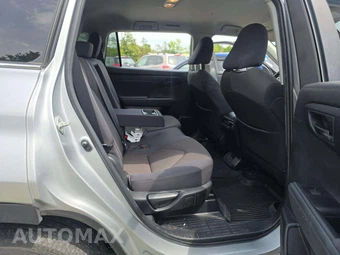 2023 Toyota Highlander L - miniatura 17