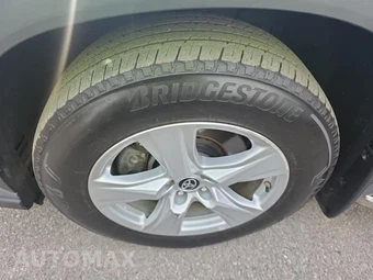 2023 Toyota Highlander LE – miniatura 8