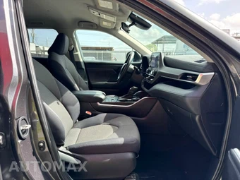 2023 Toyota Highlander LE - miniatura 10