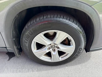 2023 Toyota Highlander LE - miniatura 21