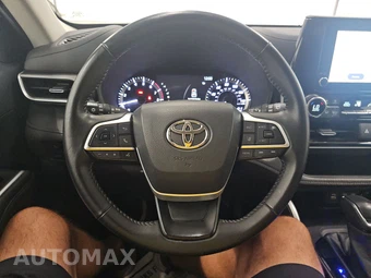 2023 Toyota Highlander LE - miniatura 10