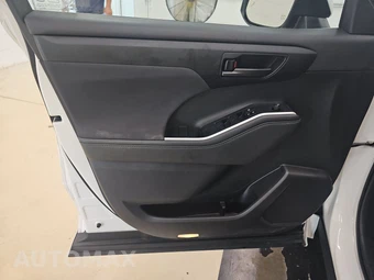 2023 Toyota Highlander LE - miniatura 9