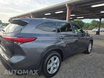 2023 Toyota Highlander LE - miniatura 4