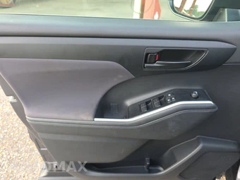 2023 Toyota Highlander LE - miniatura 9