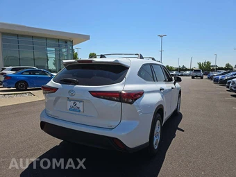 2023 Toyota Highlander LE - miniatura 3