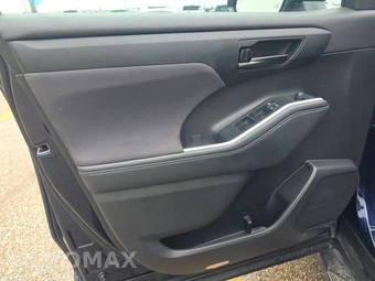 2023 Toyota Highlander LE - miniatura 9