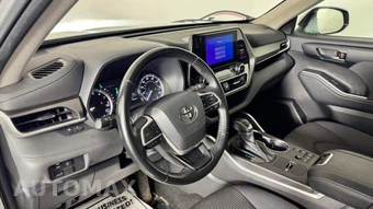 2023 Toyota Highlander LE - miniatura 13