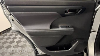 2023 Toyota Highlander LE - miniatura 25