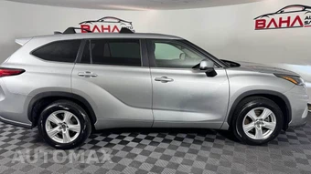 2023 Toyota Highlander LE - miniatura 8