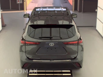 2023 Toyota Highlander LE – miniatura 5