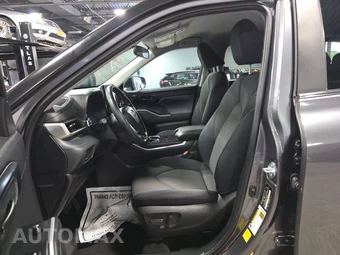 2023 Toyota Highlander LE – miniatura 7