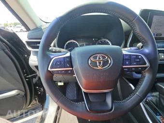 2023 Toyota Highlander LE - miniatura 10