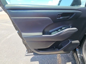 2023 Toyota Highlander LE - miniatura 9