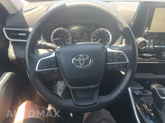 2023 Toyota Highlander LE – miniatura 10