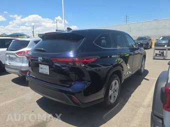 2023 Toyota Highlander LE – miniatura 4
