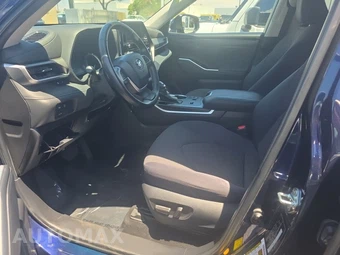 2023 Toyota Highlander LE – miniatura 7