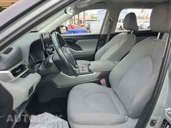2023 Toyota Highlander LE – miniatura 3