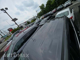 2023 Toyota Highlander LE - miniatura 12