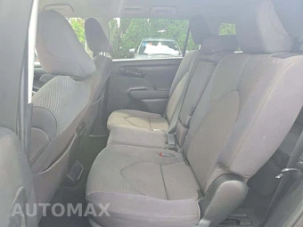 2023 Toyota Highlander LE - miniatura 10