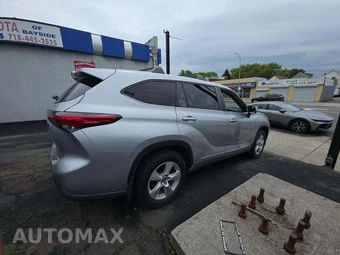 2023 Toyota Highlander LE - miniatura 3