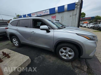 2023 Toyota Highlander LE - miniatura 4