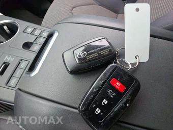 2023 Toyota Highlander LE - miniatura 8