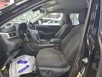 2023 Toyota Highlander LE - miniatura 7