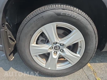 2023 Toyota Highlander LE – miniatura 10