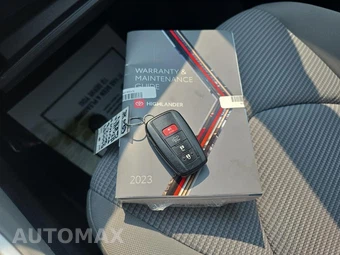 2023 Toyota Highlander LE – miniatura 22