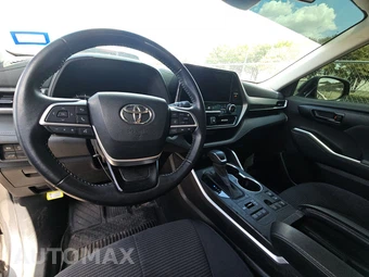 2023 Toyota Highlander LE - miniatura 6