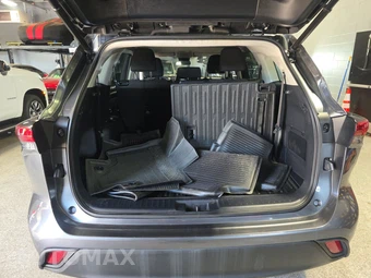 2023 Toyota Highlander LE – miniatura 17