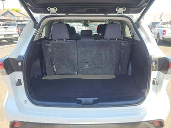 2023 Toyota Highlander LE – miniatura 12