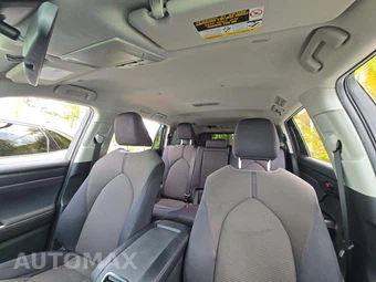 2023 Toyota Highlander LE – miniatura 11