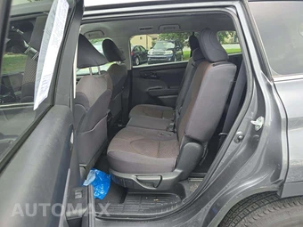 2023 Toyota Highlander LE – miniatura 10