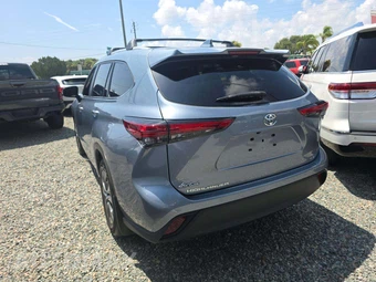 2023 Toyota Highlander XLE - miniatura 2