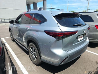 2023 Toyota Highlander XLE - miniatura 2