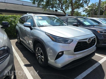 2023 Toyota Highlander XLE - miniatura 4