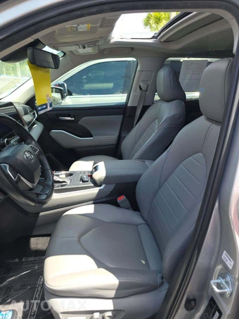 2023 Toyota Highlander XLE - miniatura 6