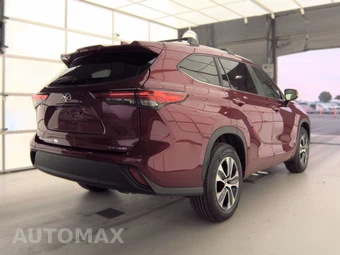 2023 Toyota Highlander XLE - miniatura 4