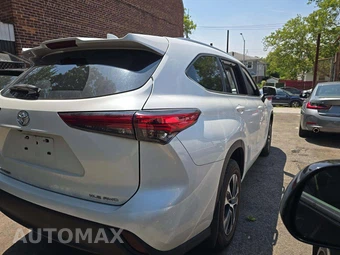 2023 Toyota Highlander XLE - miniatura 3