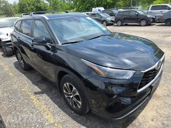 2023 Toyota Highlander XLE - miniatura 3