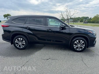 2023 Toyota Highlander XLE - miniatura 3