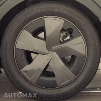 2023 Toyota Prius LE - miniatura 19