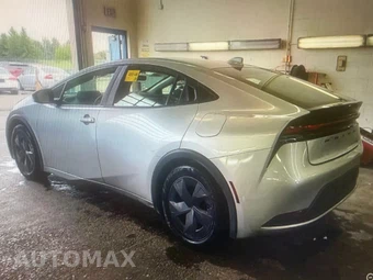 2023 Toyota Prius LE - miniatura 3